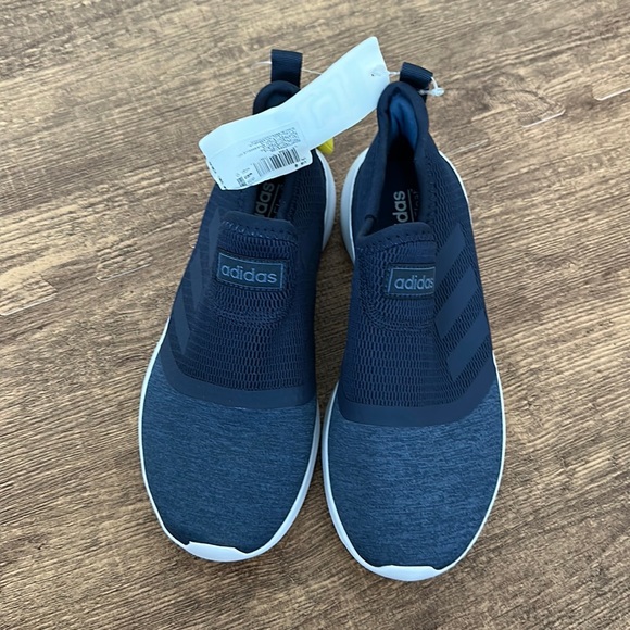 NWT Adidas Slip On Sneaker Size 6 BUT Fits like 7.5 - Picture 3 of 3